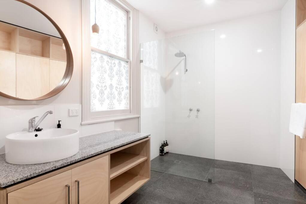 Generous Victorian Terrace In Cbd - Parking & Wifi Lejlighed Launceston Eksteriør billede